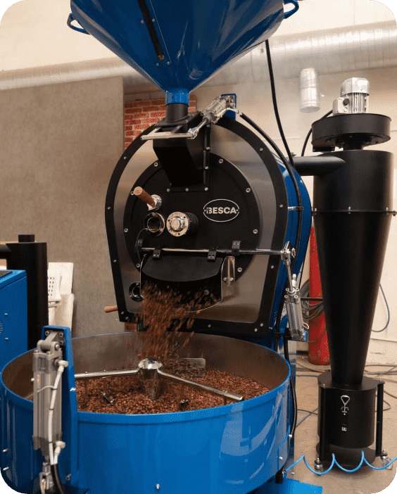 大型焙煎機（3キロ釜）で本格焙煎を体験